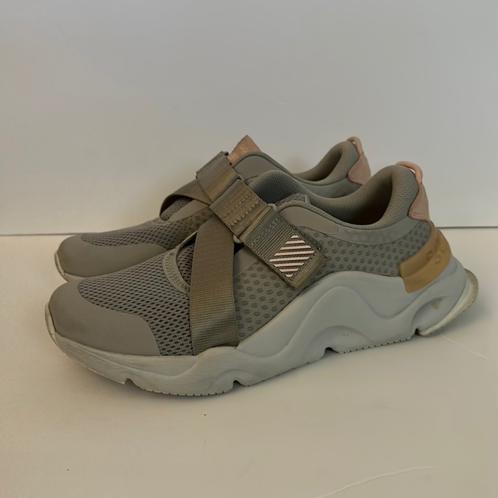 Sorel Gray and pink shoes